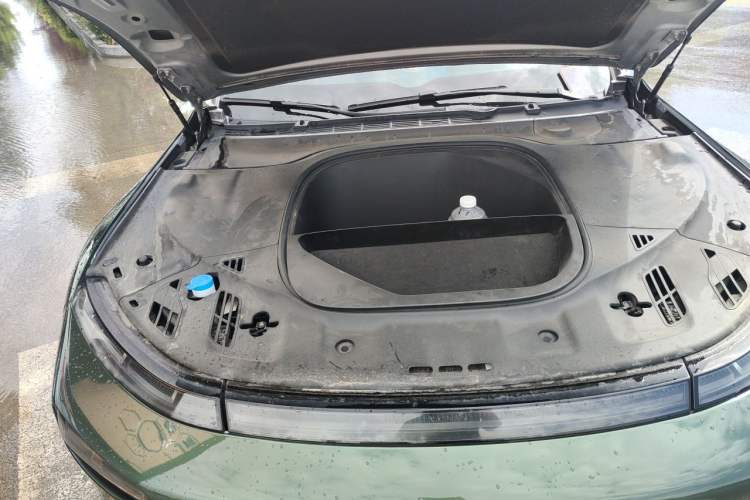 Used XPeng P7 2022 625E Engine Bay Right