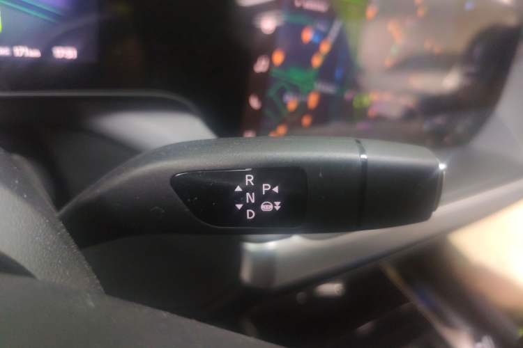 Used XPeng P7 2022 670E+ Pengyi Edition Gear Lever