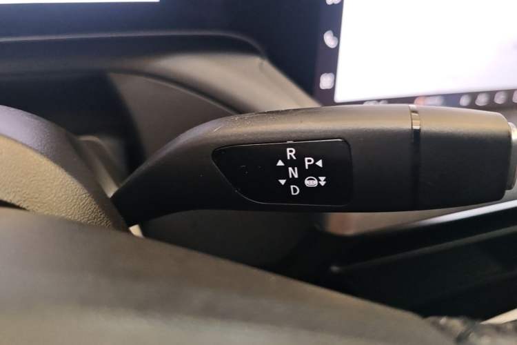Used XPeng P7 2022 670E+ Pengyi Edition Gear Lever
