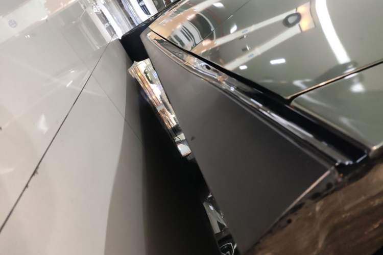 Used XPeng P7 2022 670E+ Left Side Sill