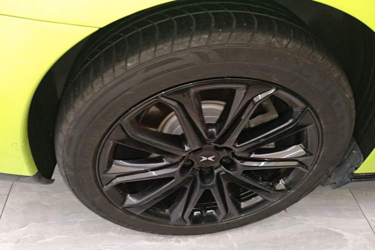 Used XPeng P7 2022 670E+ Pengyi Edition Right Rear Wheel Hub