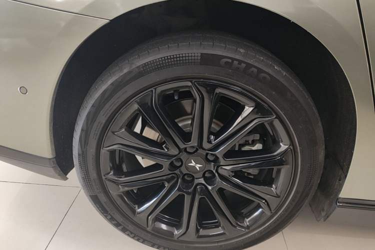 Used XPeng P7 2022 670E+ Right Rear Wheel Hub
