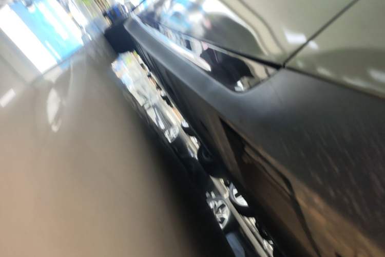 Used XPeng P7 2022 670E+ Right Side Sill