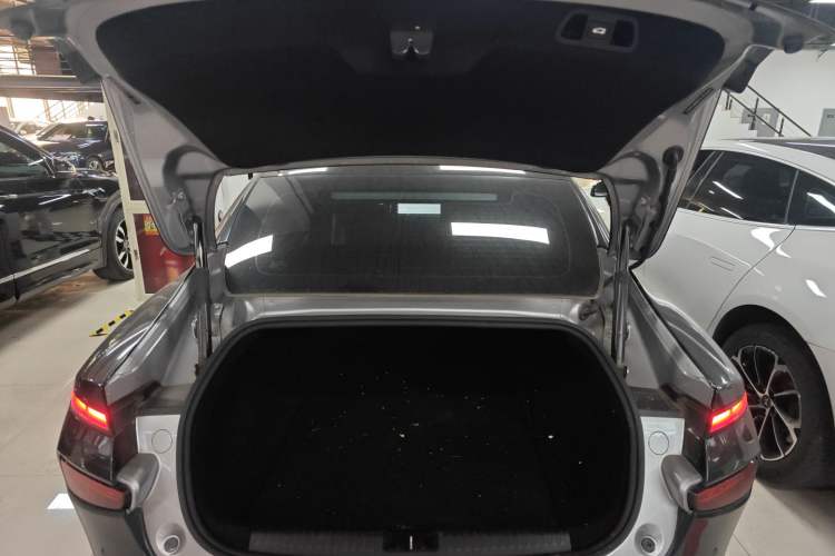 Used XPeng P7 2022 625E Trunk