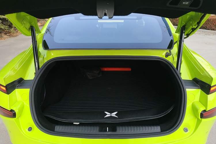 Used XPeng P7 2022 670E+ Pengyi Edition Trunk