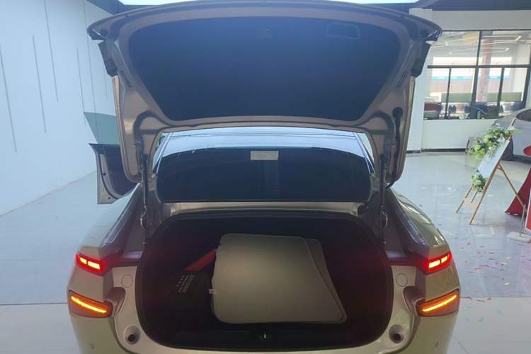 Used XPeng P7 2022 480E+ Trunk