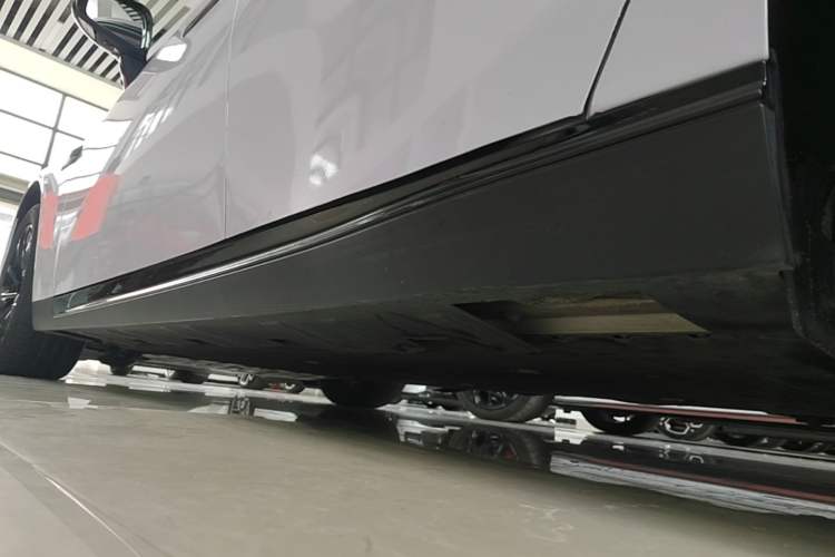 Used XPeng P7 2022 480E Left Side Sill