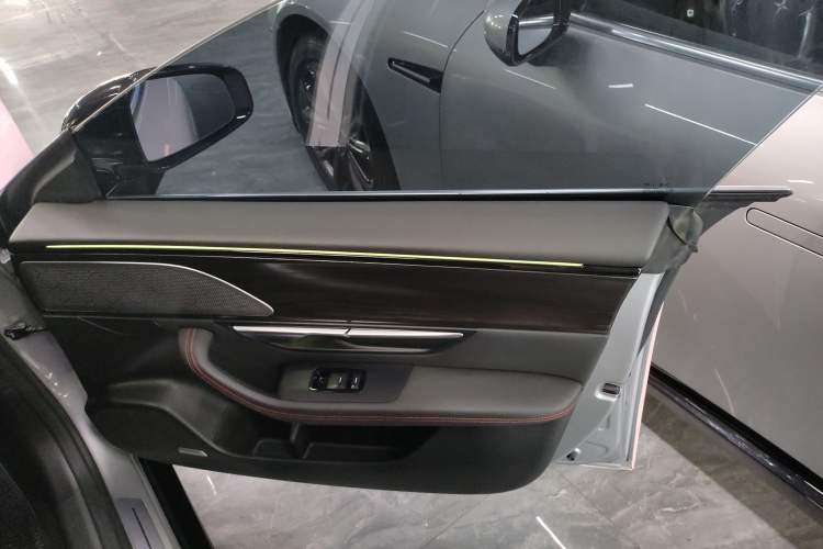 Used XPeng P7 2022 480E Interior 5