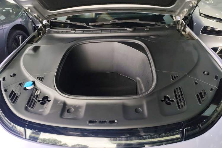 Used XPeng P7 2022 480G+ Engine Bay