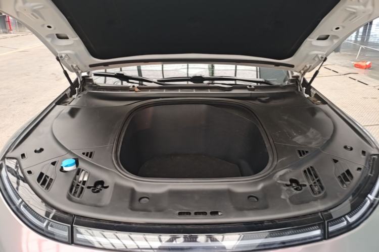 Used XPeng P7 2022 480E+ Engine Bay
