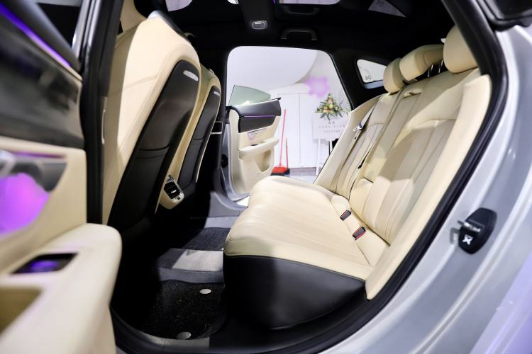 Used XPeng P7 2022 480G+ Interior 6