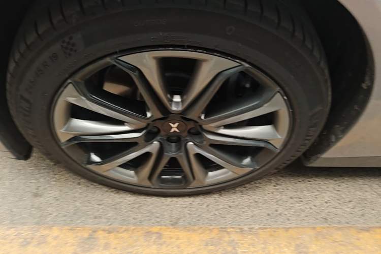 Used XPeng P7 2022 480E+ Left Front Wheel Hub