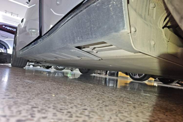Used XPeng P7 2022 670N+ Left Side Sill
