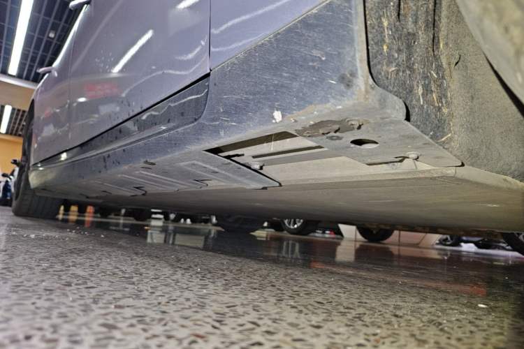 Used XPeng P7 2022 670N+ Right Side Sill