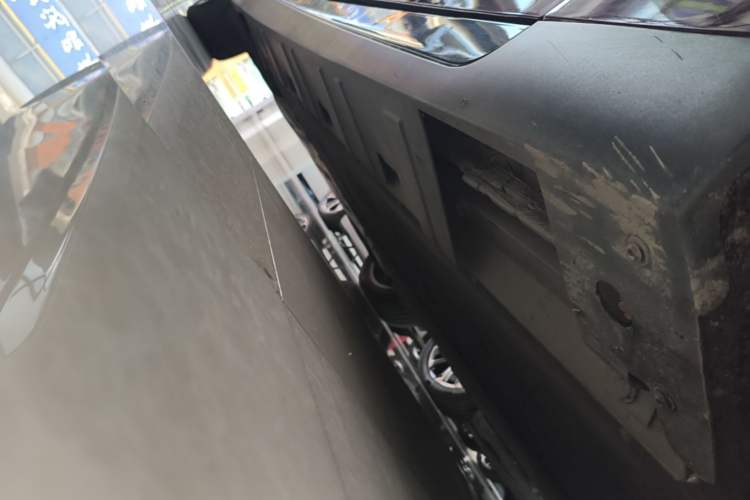 Used XPeng P7 2022 625E Right Side Sill