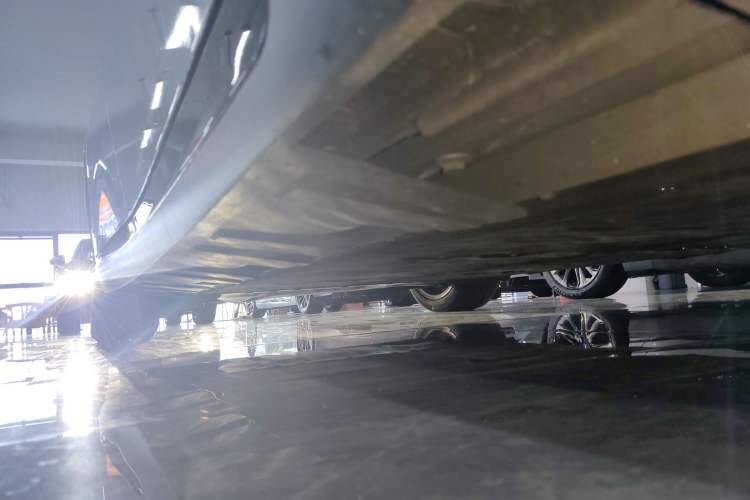 Used XPeng P7 2022 670N+ Right Side Sill