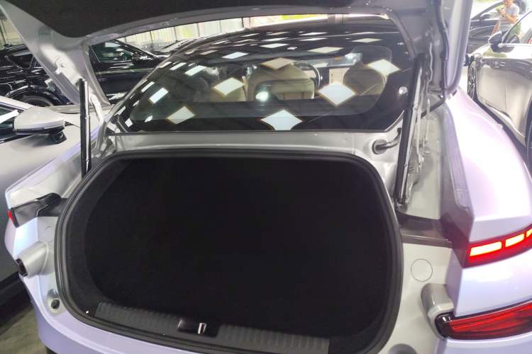 Used XPeng P7 2022 480G+ Trunk