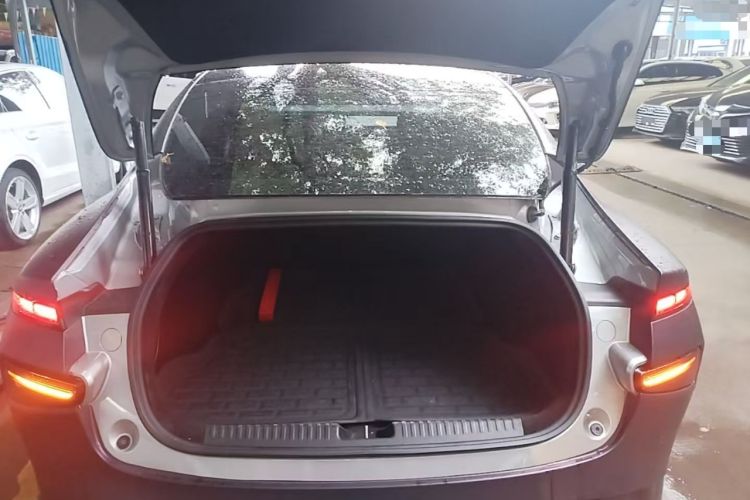 Used XPeng P7 2022 625E Trunk