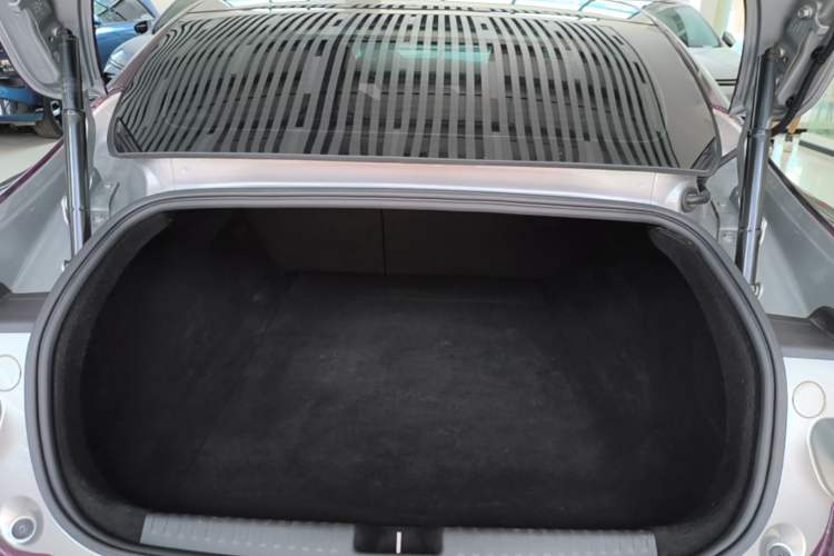 Used XPeng P7 2022 625E Trunk