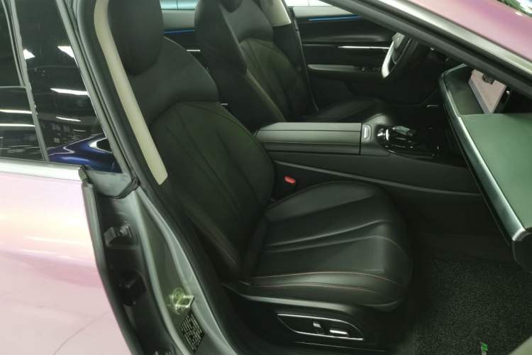 Used XPeng P7 2022 670N+ Interior 7
