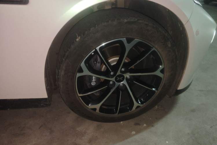 Used XPeng P7 2022 480E Right Front Wheel Hub