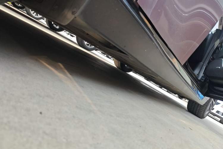 Used XPeng P7 2022 480E Right Side Sill