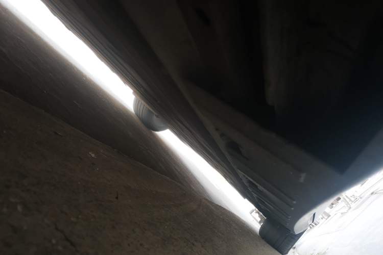 Used XPeng P7 2022 670E+ Chassis Front Left