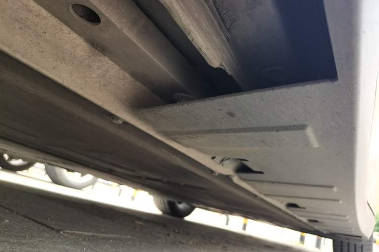 Used XPeng P7 2022 625E Chassis Front Left