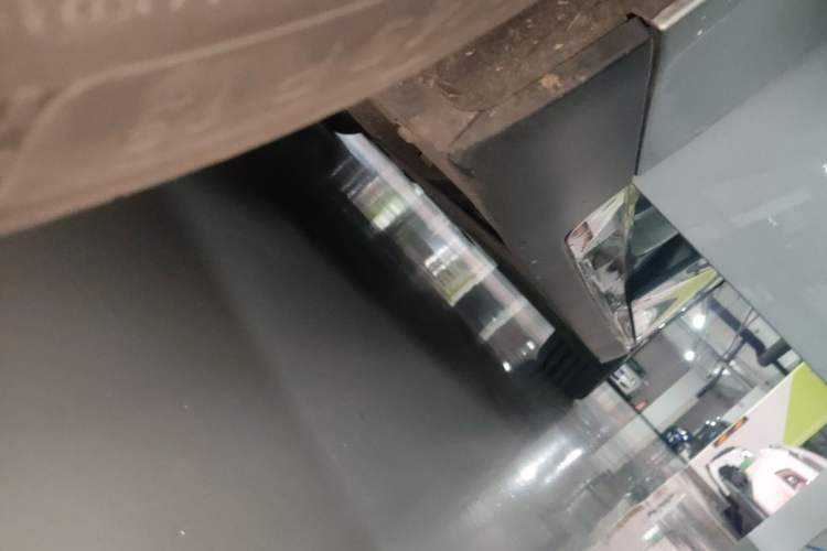 Used XPeng P7 2022 625E Chassis Front Left