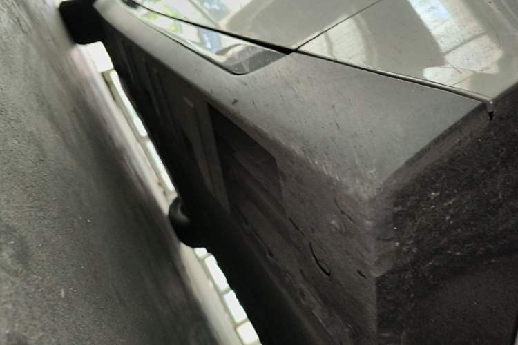 Used XPeng P7 2022 480E Chassis Front Right