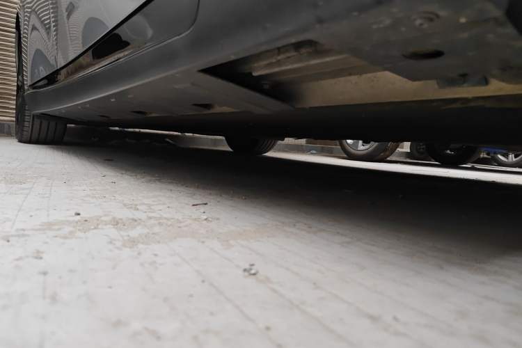 Used XPeng P7 2022 670E+ Chassis Front Right