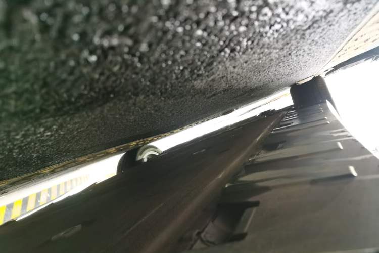 Used XPeng P7 2022 480E Chassis Rear Left