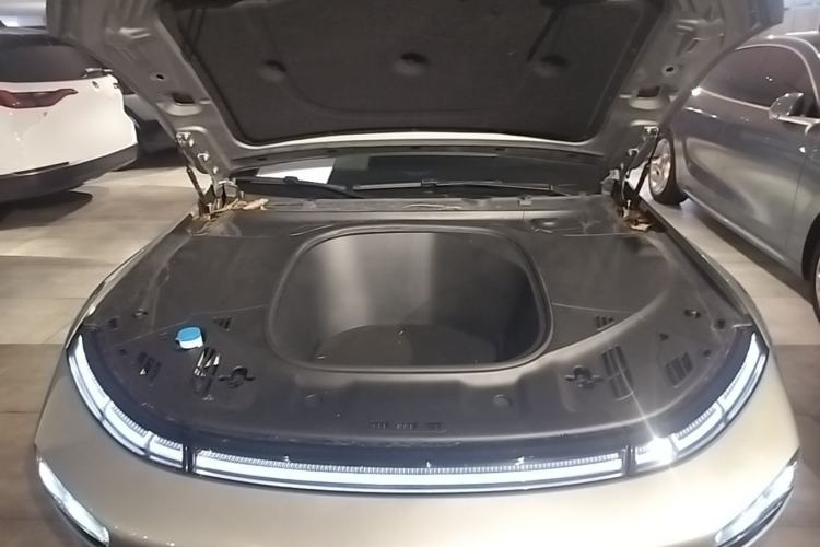 Used XPeng P7 2022 625E Engine Bay