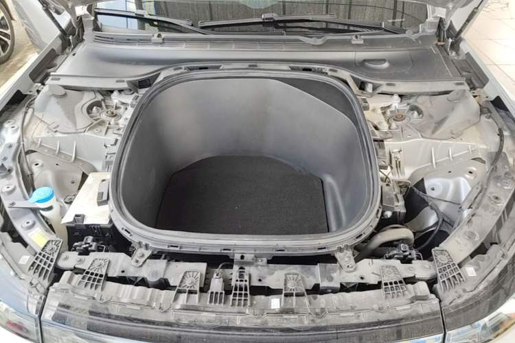 Used XPeng P7 2022 480E+ Engine Bay