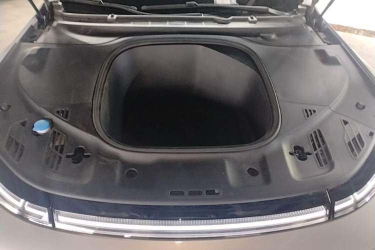 Used XPeng P7 2022 625E Engine Bay