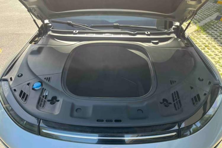 Used XPeng P7 2022 480 Standard Range Smart Drive Edition Engine Bay