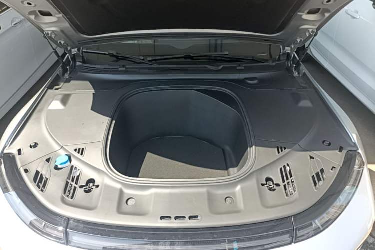 Used XPeng P7 2022 625E Engine Bay