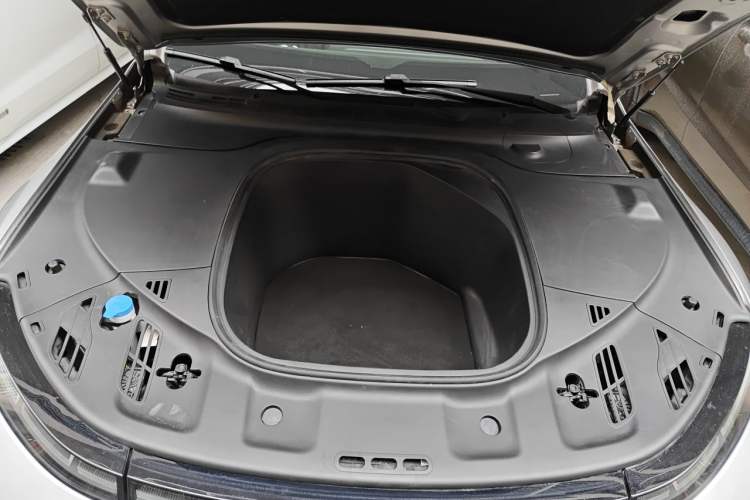 Used XPeng P7 2022 670E+ Engine Bay