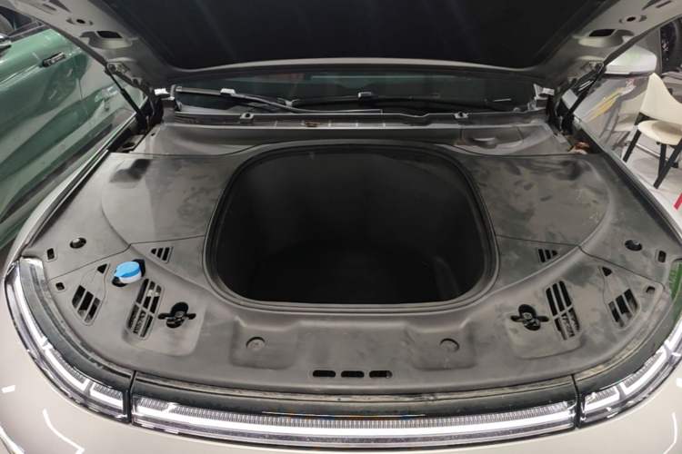 Used XPeng P7 2022 480N+ Engine Bay