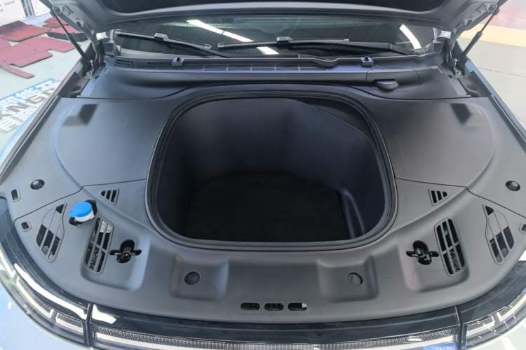 Used XPeng P7 2022 670N+ Engine Bay