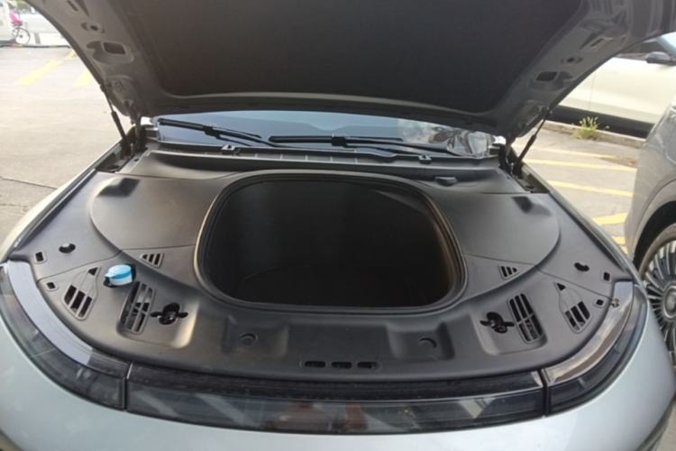Used XPeng P7 2022 480E+ Engine Bay
