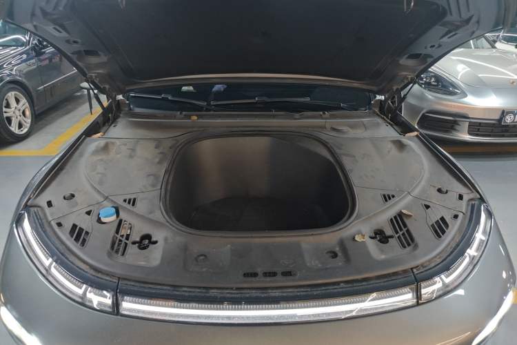 Used XPeng P7 2022 625E Engine Bay