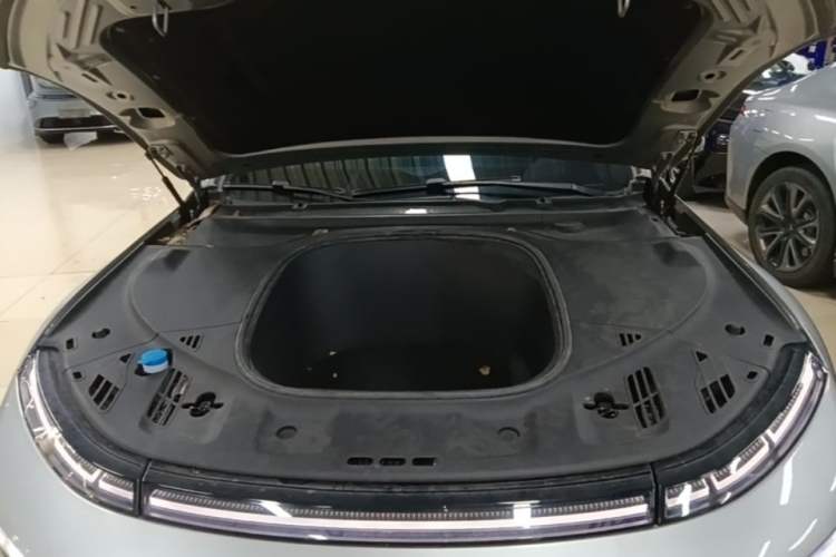 Used XPeng P7 2022 480E Engine Bay