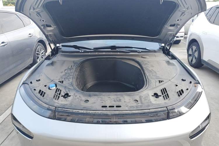 Used XPeng P7 2022 670E+ Engine Bay