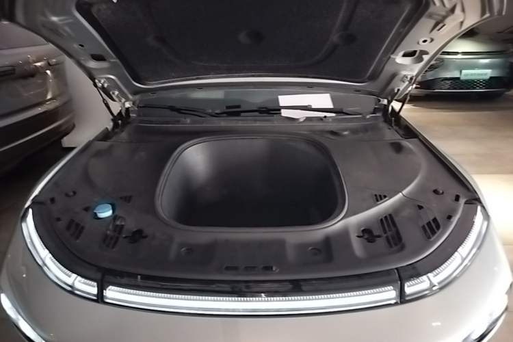 Used XPeng P7 2022 670N+ Engine Bay