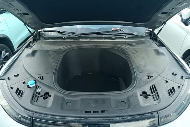 Used XPeng P7 2022 586G Engine Bay