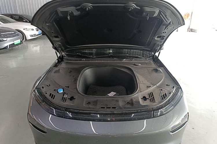 Used XPeng P7 2022 670N+ Engine Bay