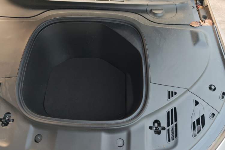 Used XPeng P7 2022 480E Engine Bay Left