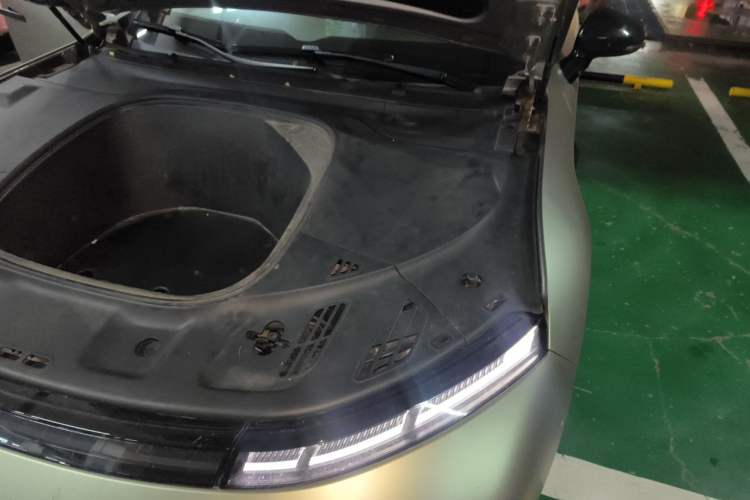 Used XPeng P7 2022 480E Engine Bay Left