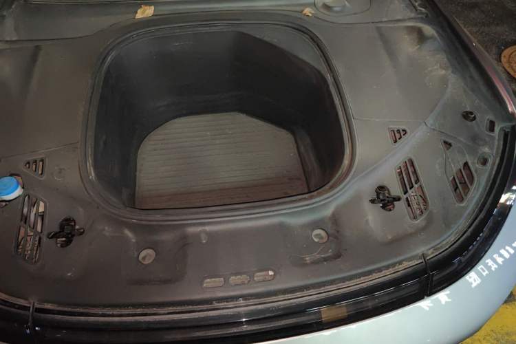 Used XPeng P7 2022 586G Engine Bay Left